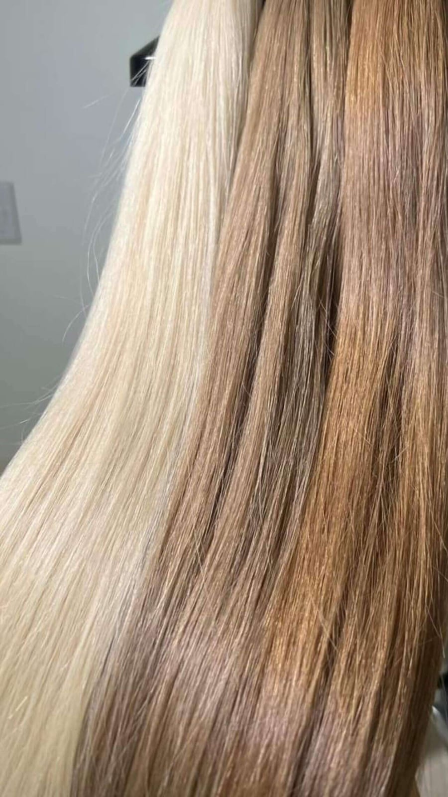Mid-Back Platinum Blonde Loose Waves With Long Layered Mid-Back Platinum Blonde Loose Waves With Long Layered — Trendy Extensions Hair