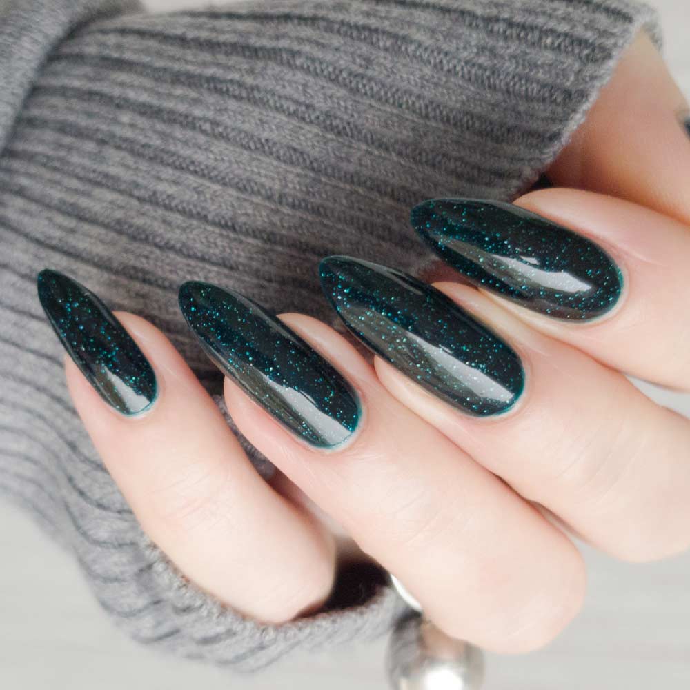 Teal Green Cat-Eye Medium Stiletto Nails — Trendy Forest Green Nails