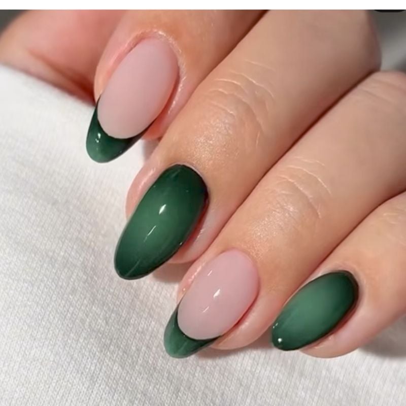Medium Almond Milky Cat-Eye Green French Tips — Trendy Forest Green Nails