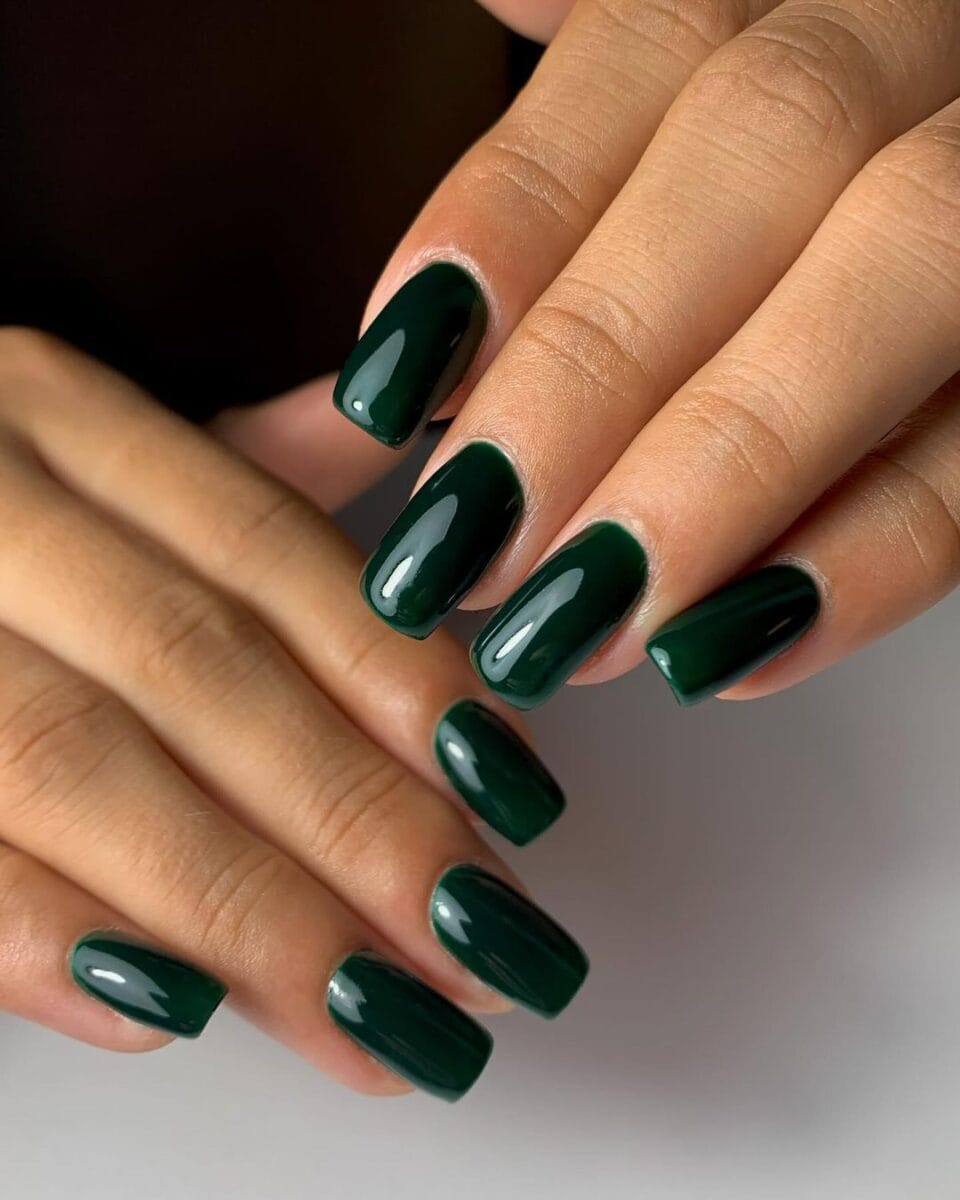 Opaque Forest Green High Gloss Square Nails — Trendy Forest Green Nails