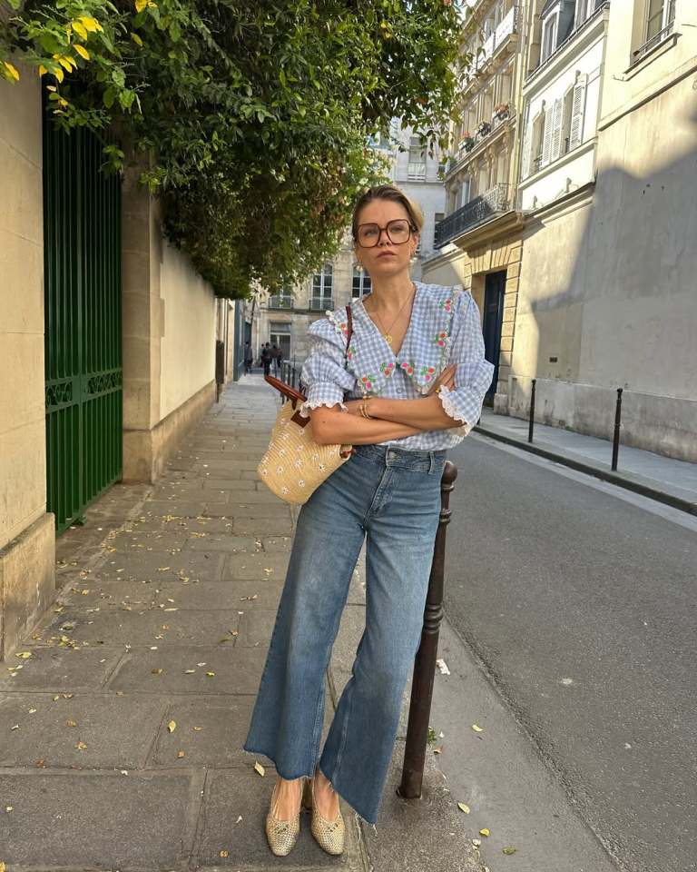 Gingham Blouse Wide Leg Jeans — Trendy French Outfits