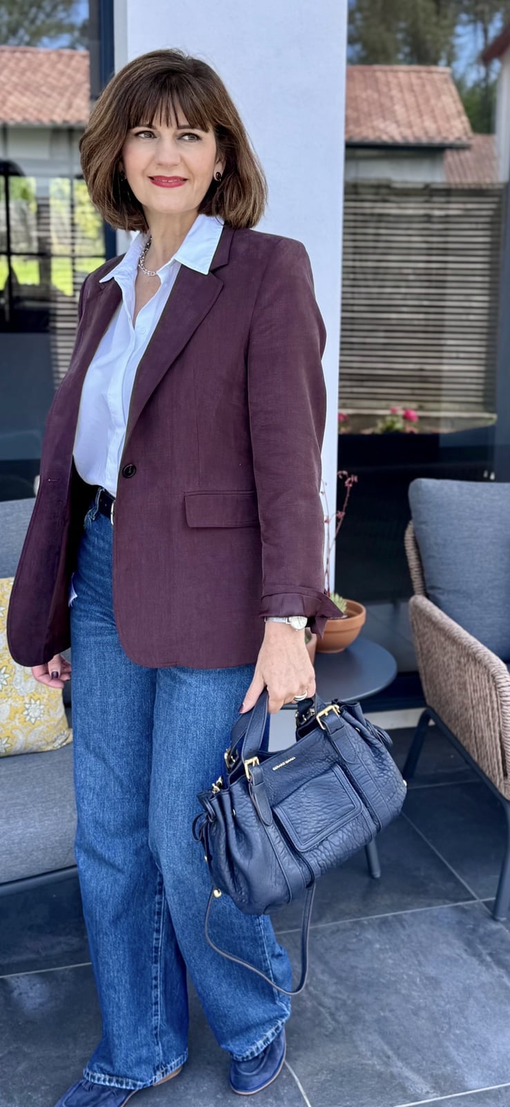 Burgundy Blazer White Shirt Jeans — Trendy French Outfits
