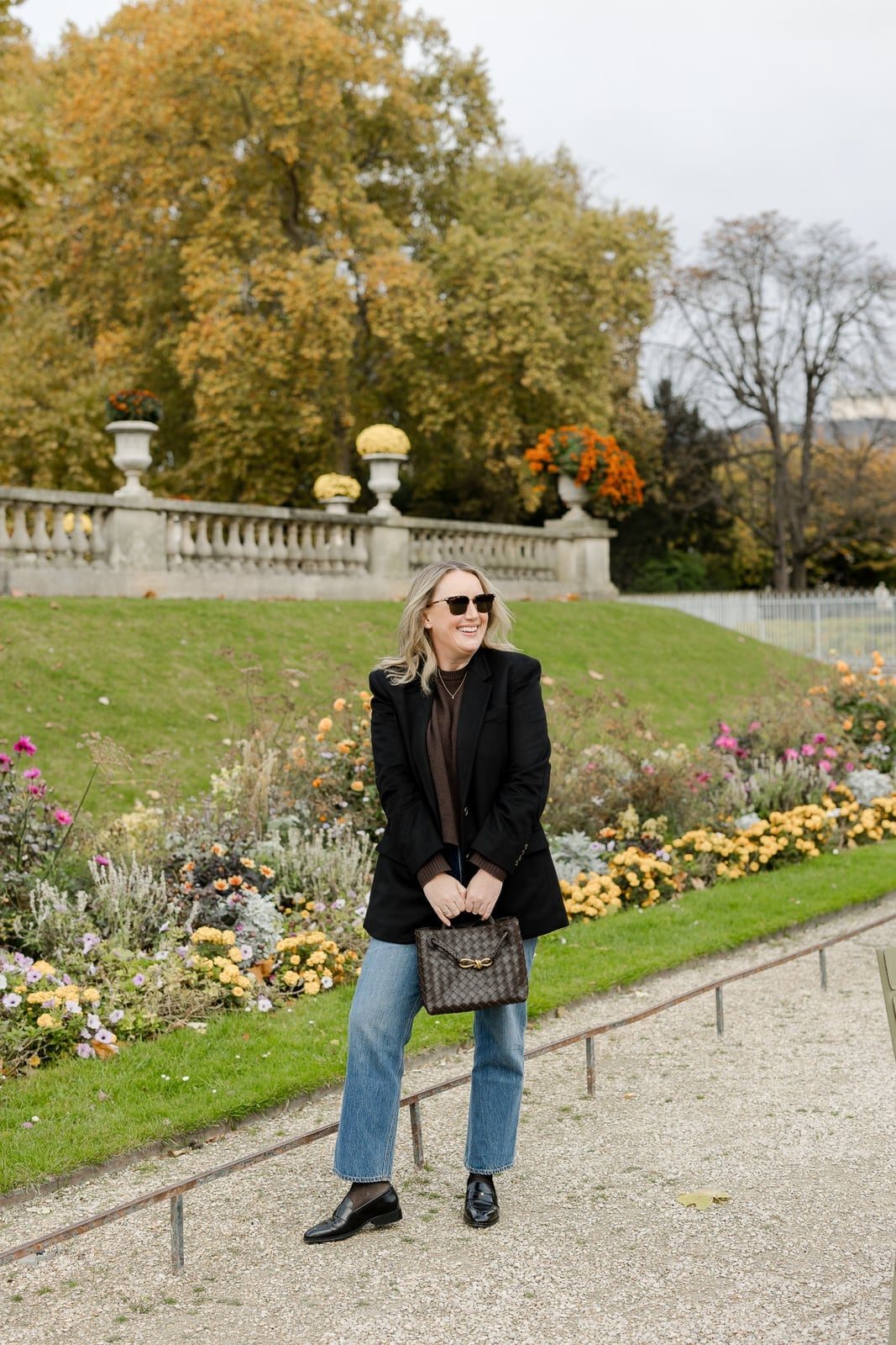 Oversized Black Blazer Brown Sweater — Trendy French Outfits