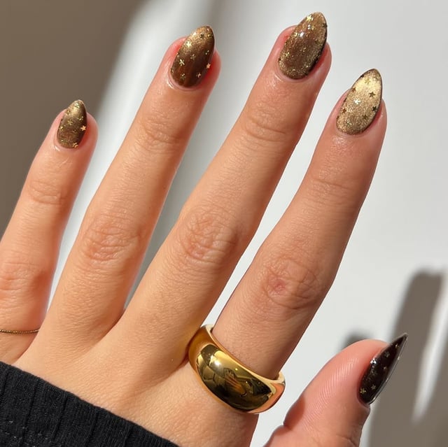 Short Almond Shimmery Brown With Gold Stars — Trendy Gold Nails