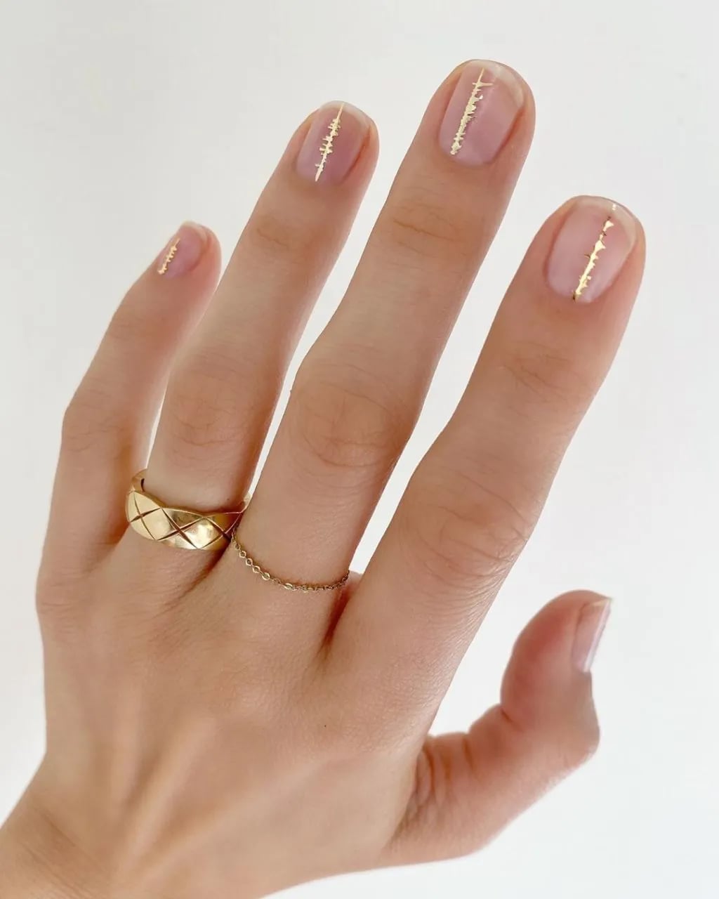 Short Oval Nails With Irregular Gold Foil Lines — Trendy Gold Nails
