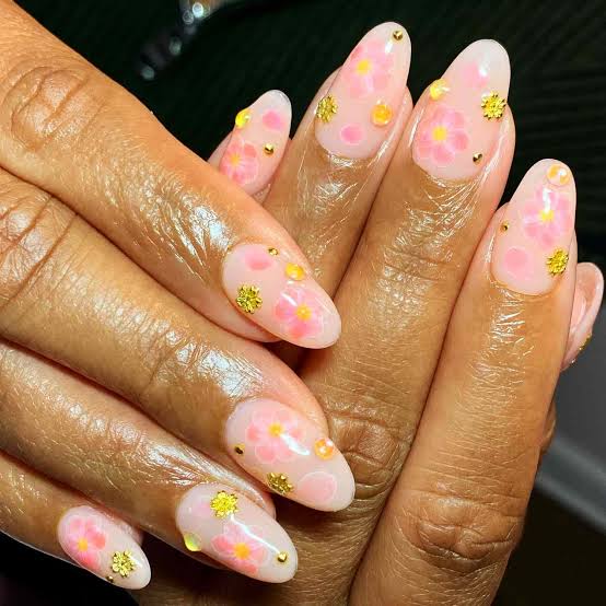 Medium Almond Pink With Delicate Gold Floral Accents — Trendy Gold Nails