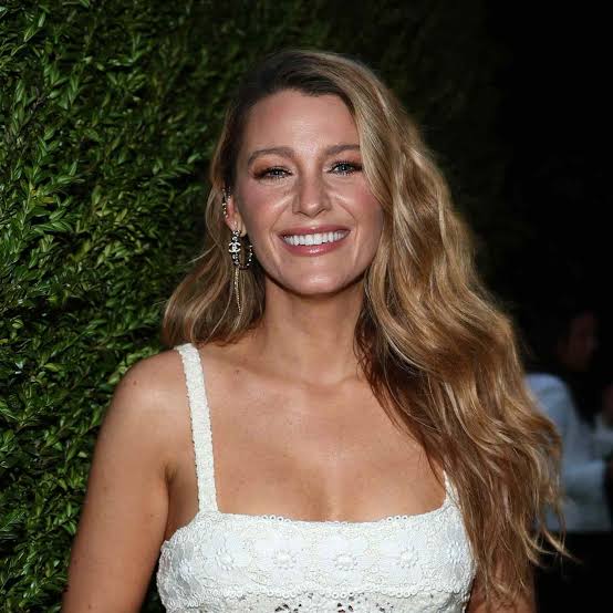 Mid-Back Golden Blonde Blowout With Side Part Mid-Back Golden Blonde Blowout With Side Part — Trendy Golden Blonde