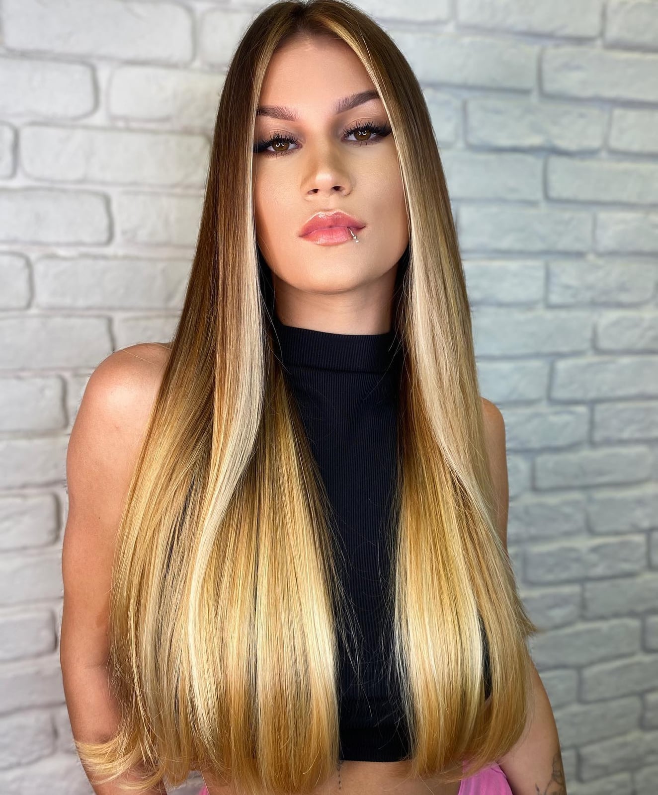 Mid-Back Straight Golden Blonde Balayage With Long Layers Mid-Back Straight Golden Blonde Balayage With Long Layers — Trendy Golden Blonde