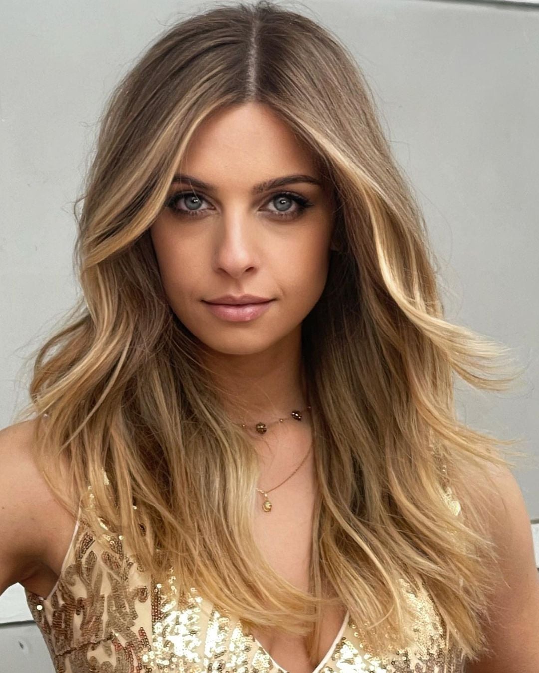 Rich Golden Blonde Balayage With Soft Waves Rich Golden Blonde Balayage With Soft Waves — Trendy Golden Blonde