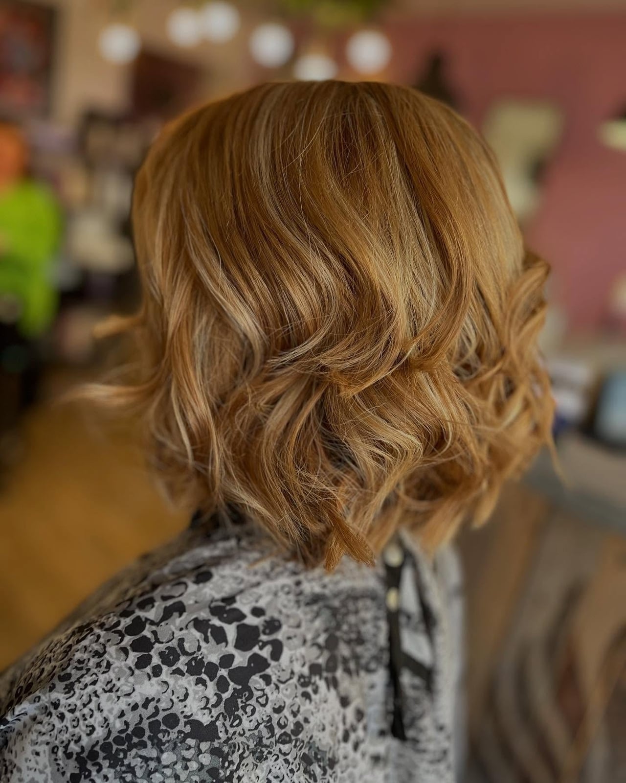 Chin Length Golden Blonde Bob With Curled Ends Chin Length Golden Blonde Bob With Curled Ends — Trendy Golden Blonde