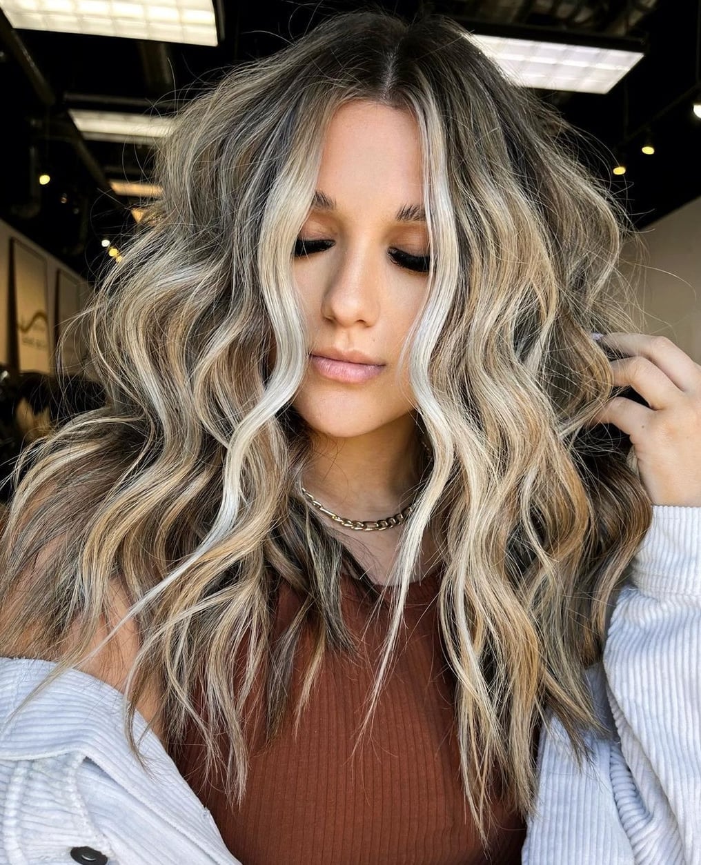Mid-Back Golden Blonde With Lighter Highlights Mid-Back Golden Blonde With Lighter Highlights — Trendy Golden Blonde