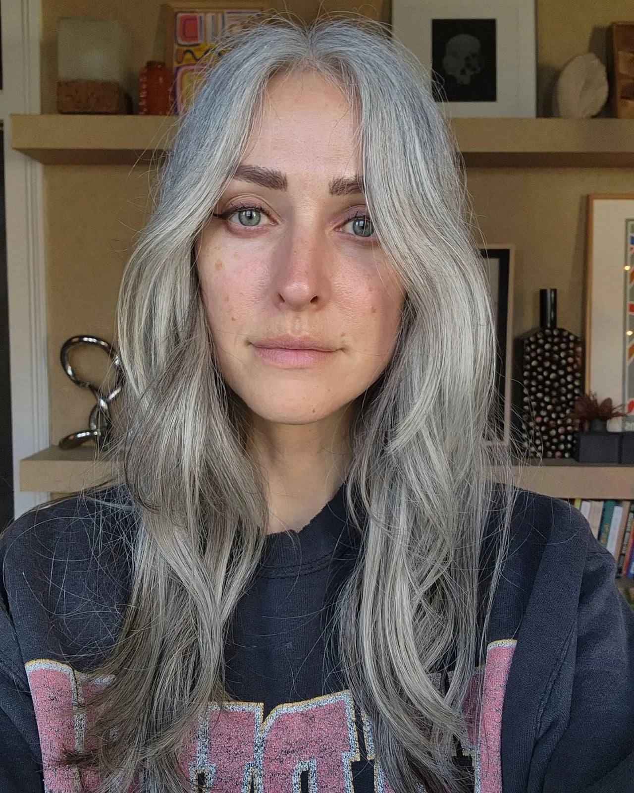 Collarbone Ash Gray With Face-Framing Layers Collarbone Ash Gray With Face-Framing Layers — Trendy Gray Hair Color