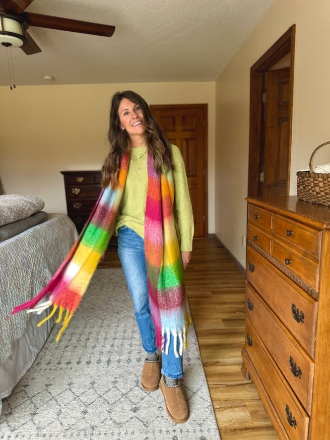Light Yellow Sweater With Blue Jeans And Rainbow Scarf — Trendy Green Sweater Outfit