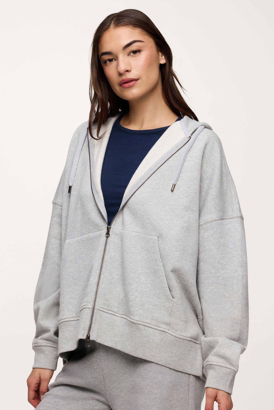 Light Grey Zip-Up Hoodie Over Navy T-Shirt Light Grey Zip-Up Hoodie Over Navy T-Shirt — Trendy Grey Hoodie Outfit