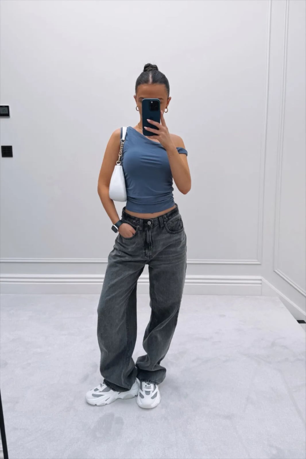 Baggy Dark Grey Jeans With Blue Off-Shoulder Top — Trendy Grey Jeans Outfits