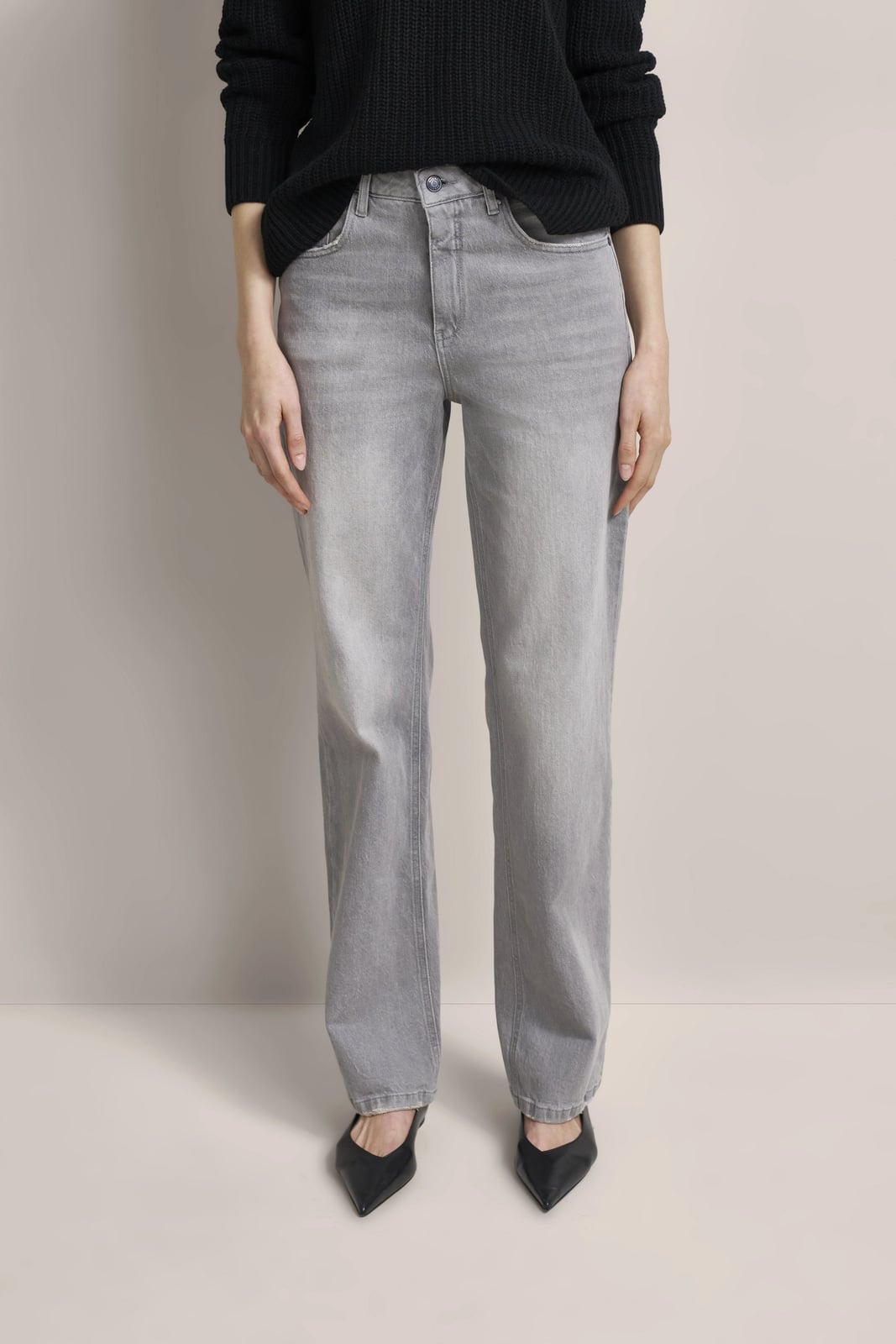 Grey Straight Leg Jeans With Black Knit Sweater — Trendy Grey Jeans Outfits