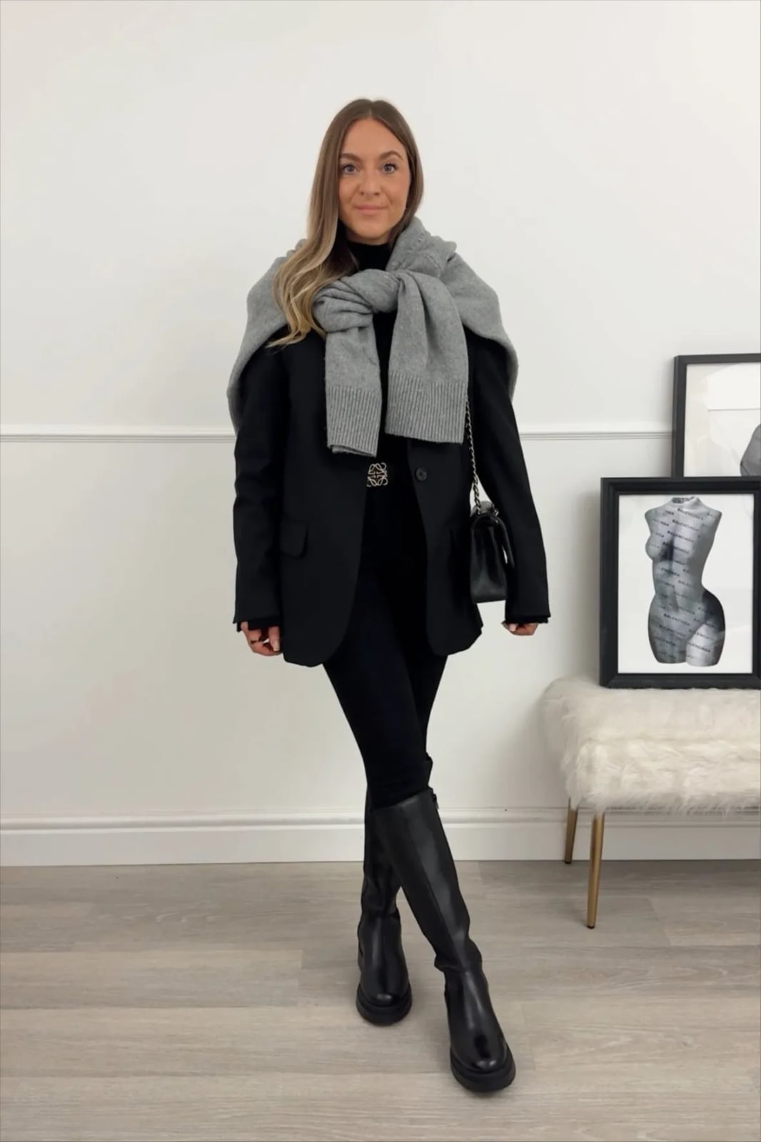 Black Leggings With Grey Scarf And Black Blazer Black Leggings With Grey Scarf And Black Blazer — Trendy Grey Leggings Outfit