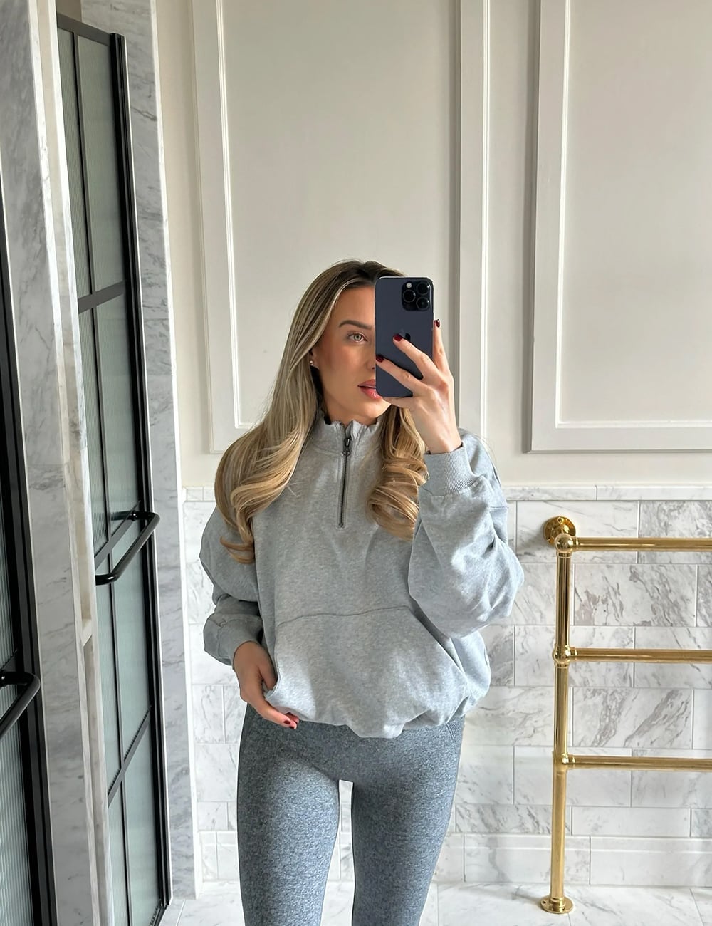 Grey Leggings With Oversized Half-Zip Sweatshirt Grey Leggings With Oversized Half-Zip Sweatshirt — Trendy Grey Leggings Outfit