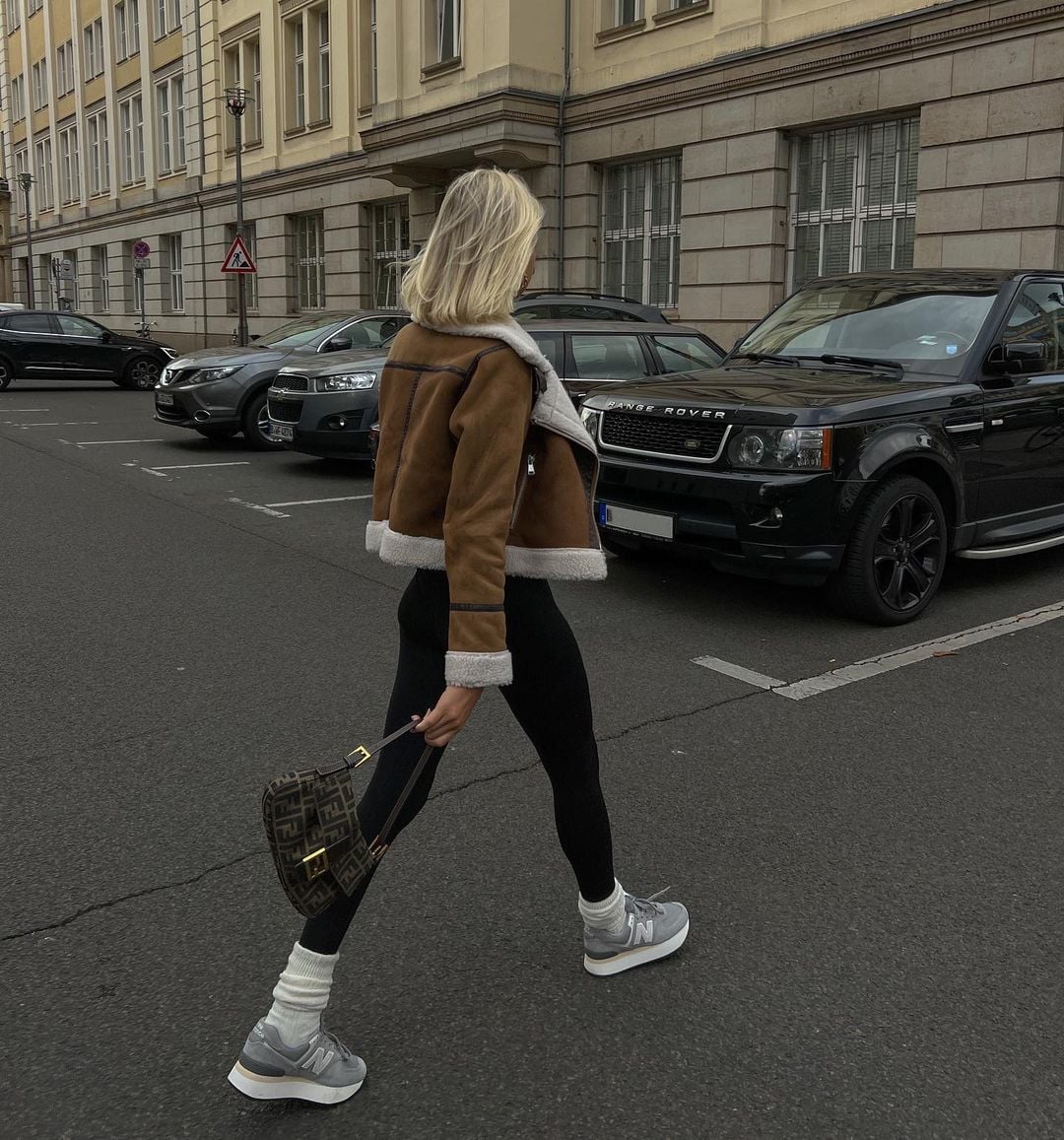 Grey Leggings With Suede Jacket And Shearling Trim Grey Leggings With Suede Jacket And Shearling Trim — Trendy Grey Leggings Outfit