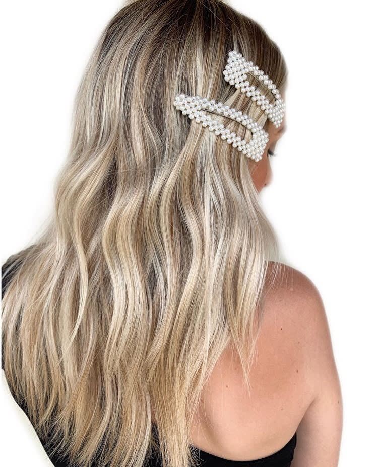 Mid-Back Ash Blonde Waves With Pearl Barrettes Mid-Back Ash Blonde Waves With Pearl Barrettes — Trendy Hair with Clips