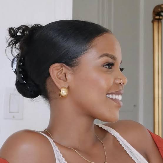 Long Slicked Back Updo With Black Claw Clip Long Slicked Back Updo With Black Claw Clip — Trendy Hair with Clips