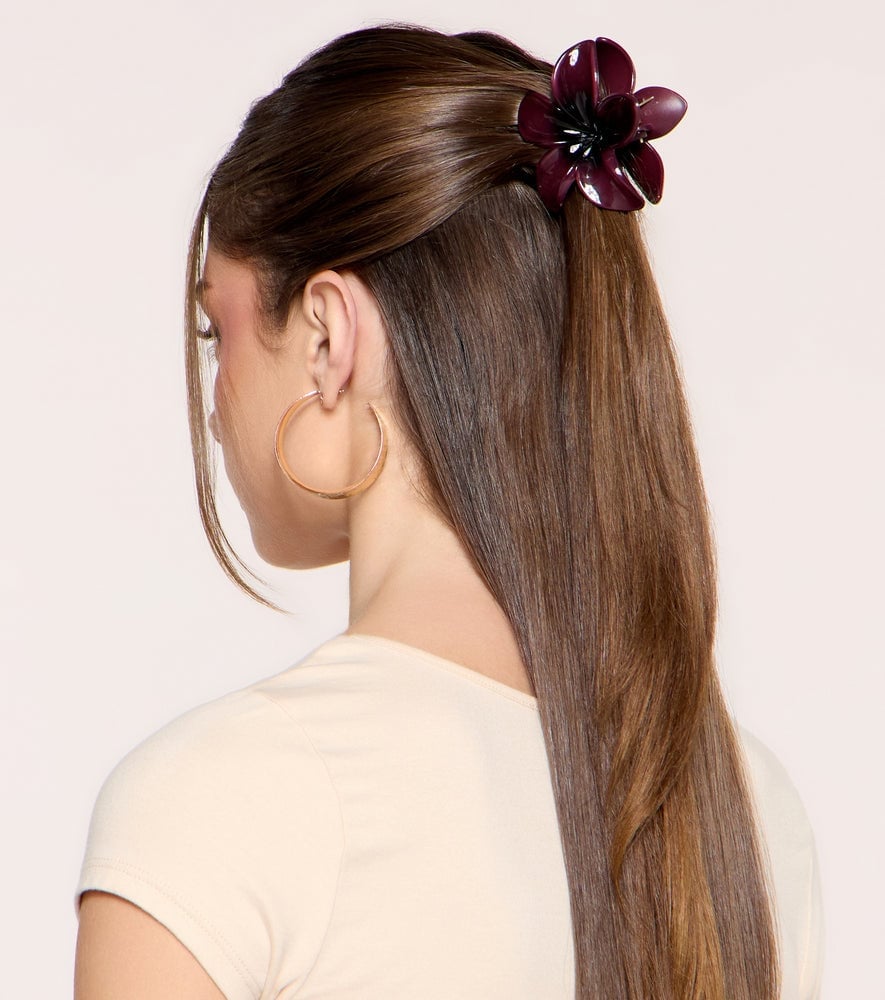 Mid-Back Half Ponytail With Dark Plum Flower Clip Mid-Back Half Ponytail With Dark Plum Flower Clip — Trendy Hair with Clips