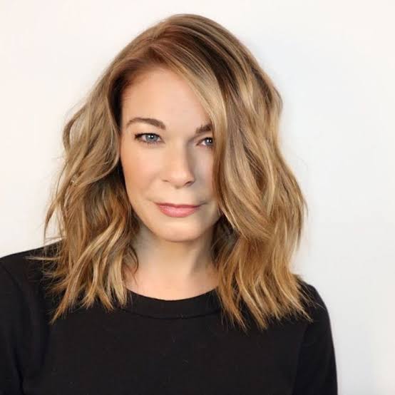 Shoulder-Length Loose Waves — Trendy Hairstyles for School