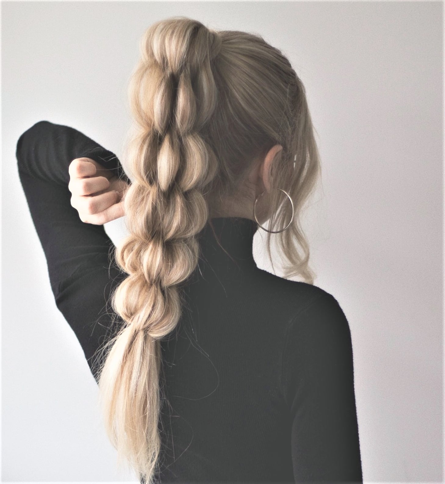 Long Ash Blonde Bubble Ponytail — Trendy Hairstyles for Teens