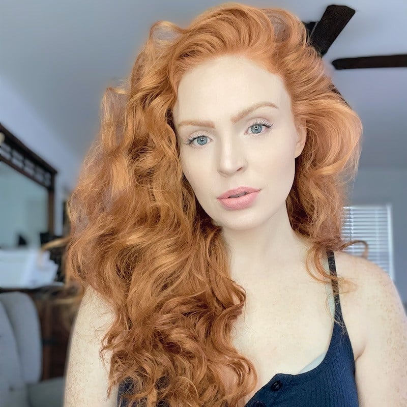 Mid-Back Vibrant Red Curly Hair — Trendy Heatless Curls