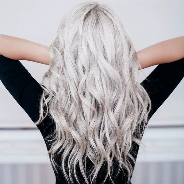 Mid-Back Ash Blonde Loose Blowout — Trendy Heatless Curls