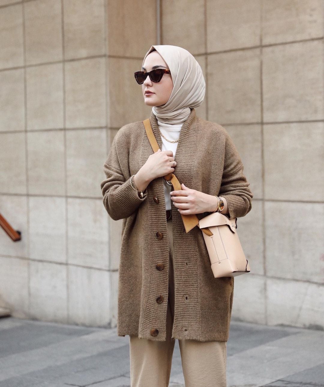 Beige Cardigan and Trousers Casual Set Beige Cardigan and Trousers Casual Set — Trendy Hijab Outfits