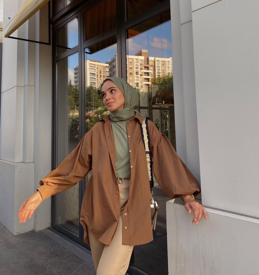 Oversized Brown Shirt with Beige Trousers Oversized Brown Shirt with Beige Trousers — Trendy Hijab Outfits