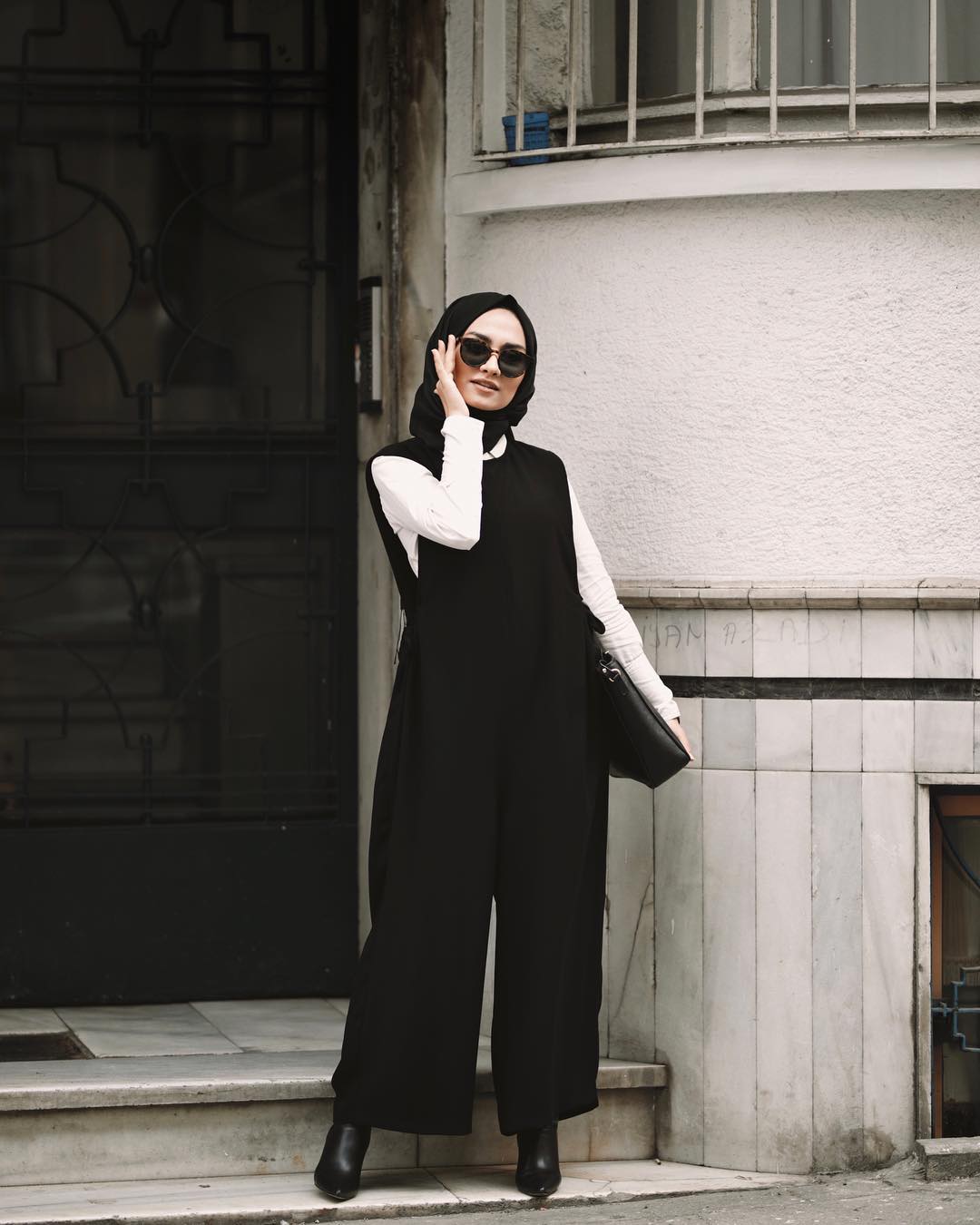 Black Jumpsuit Over White Shirt for Workwear Black Jumpsuit Over White Shirt for Workwear — Trendy Hijab Outfits