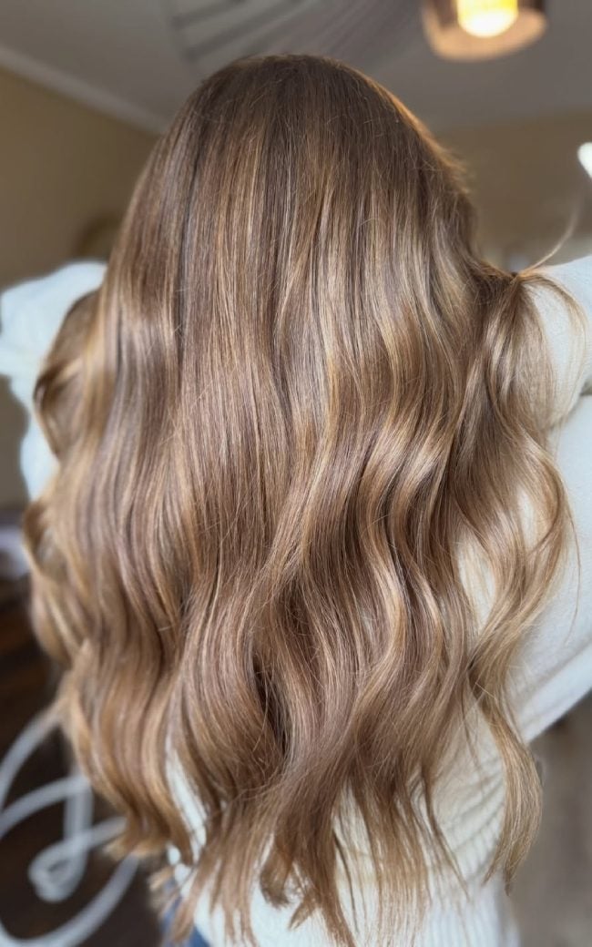 Mid-Back Caramel Beige Blonde With Honey Highlights Mid-Back Caramel Beige Blonde With Honey Highlights — Trendy Honey Blonde Balayage