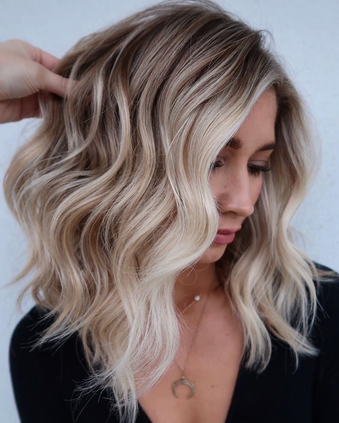 Collarbone Honey Blonde Balayage With Sun-Kissed Highlights Collarbone Honey Blonde Balayage With Sun-Kissed Highlights — Trendy Honey Blonde Balayage