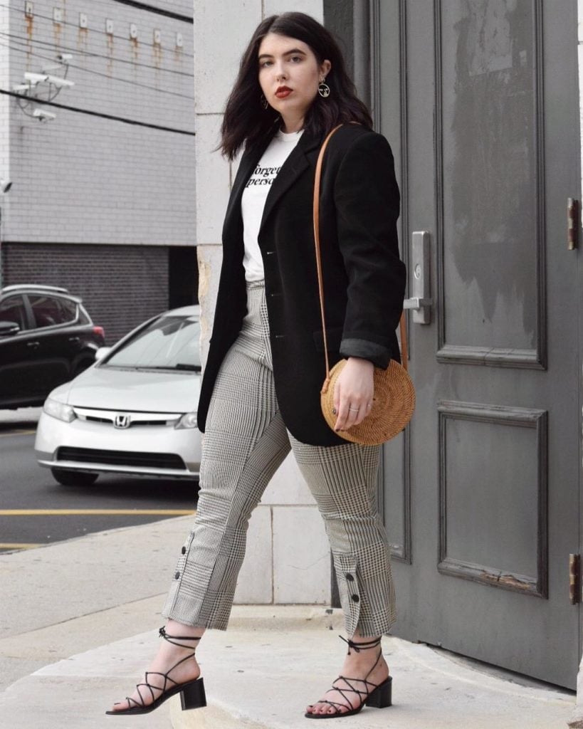 Black Blazer Over White T-shirt with Plaid Trousers Black Blazer Over White T-shirt with Plaid Trousers — Trendy Interview Outfits