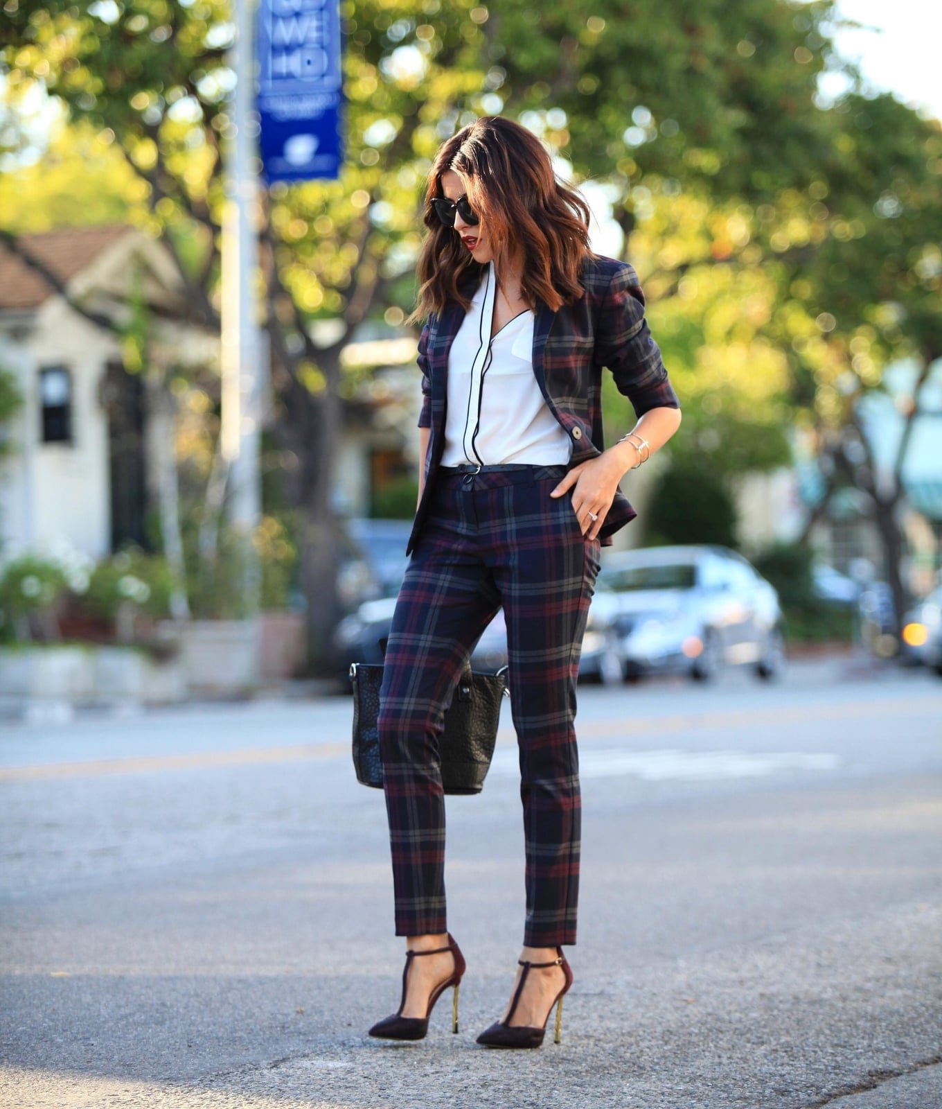 Fitted Plaid Suit with White V-Neck Blouse Fitted Plaid Suit with White V-Neck Blouse — Trendy Interview Outfits