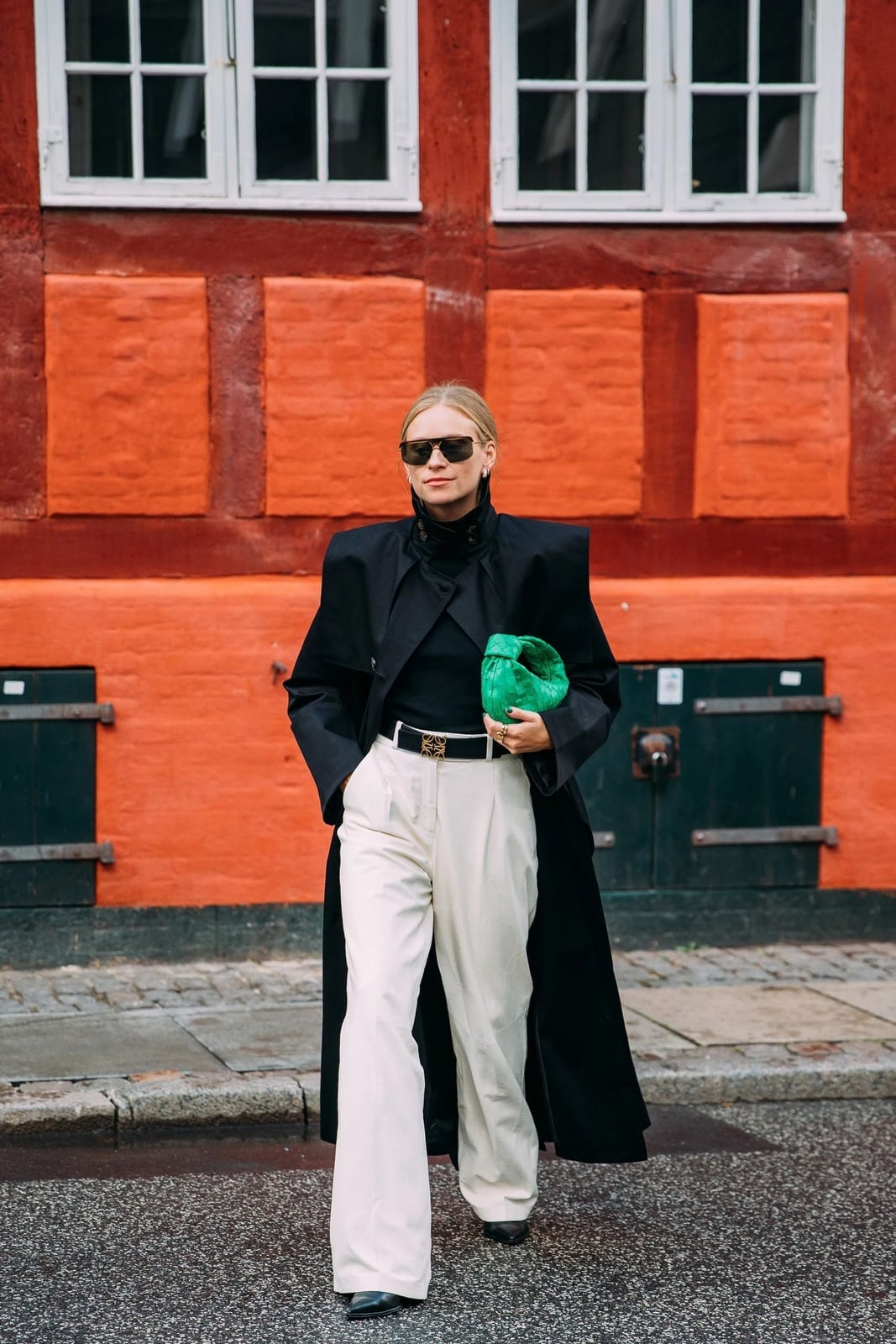 Oversized Coat Over Turtleneck with Wide-Leg Trousers Oversized Coat Over Turtleneck with Wide-Leg Trousers — Trendy Interview Outfits
