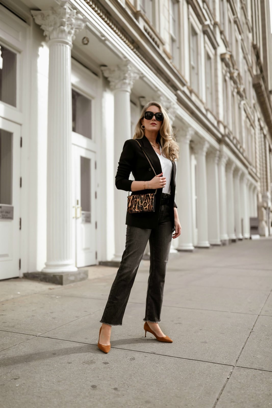 Black Blazer Over White T-shirt with Straight Leg Jeans Black Blazer Over White T-shirt with Straight Leg Jeans — Trendy Interview Outfits