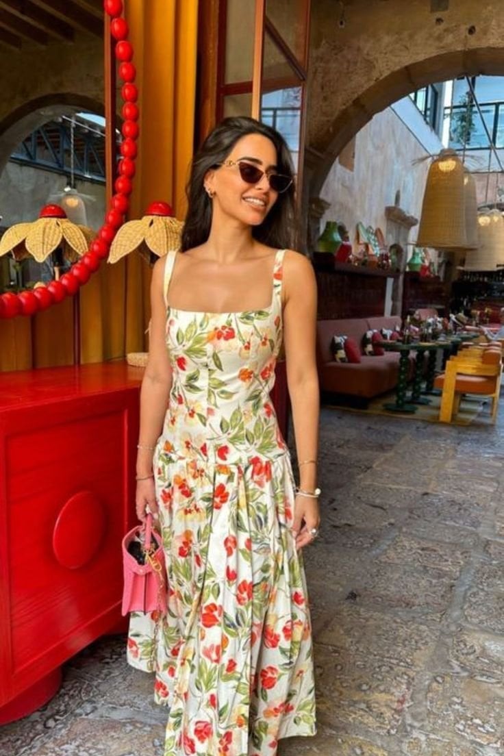 White Midi Dress With Bold Floral Print — Trendy Italy Outfits