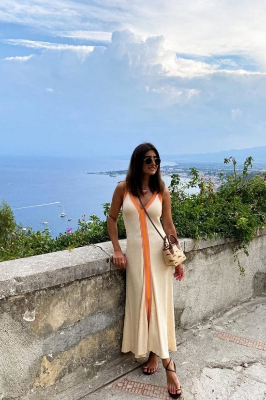 Striped Knit Midi Dress With Straw Bag — Trendy Italy Outfits