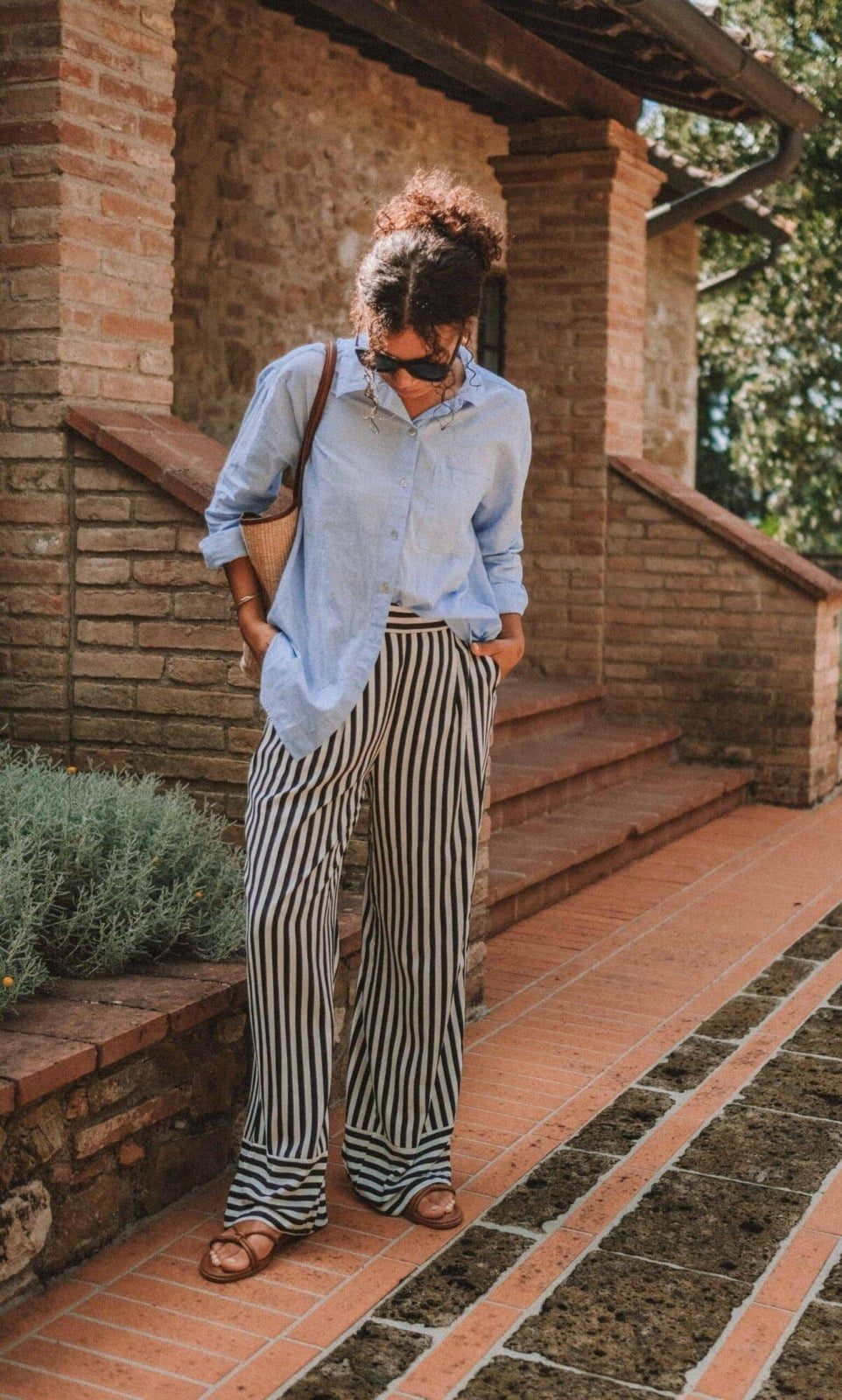 Blue Linen Shirt With Striped Wide-Leg Trousers and Flat Sandals — Trendy Italy Outfits