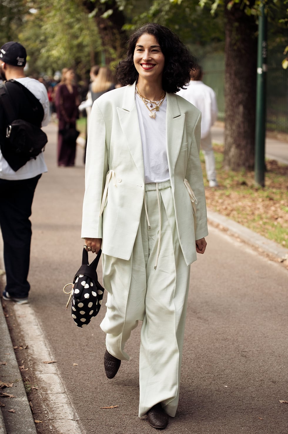 Oversized Mint Green Linen Suit With T-shirt — Trendy Italy Outfits