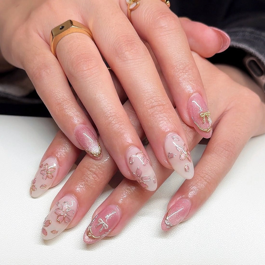 Medium Almond Pink Gradient Gold Bow Nails Medium Almond Pink Gradient Gold Bow Nails — Trendy Japanese Nails