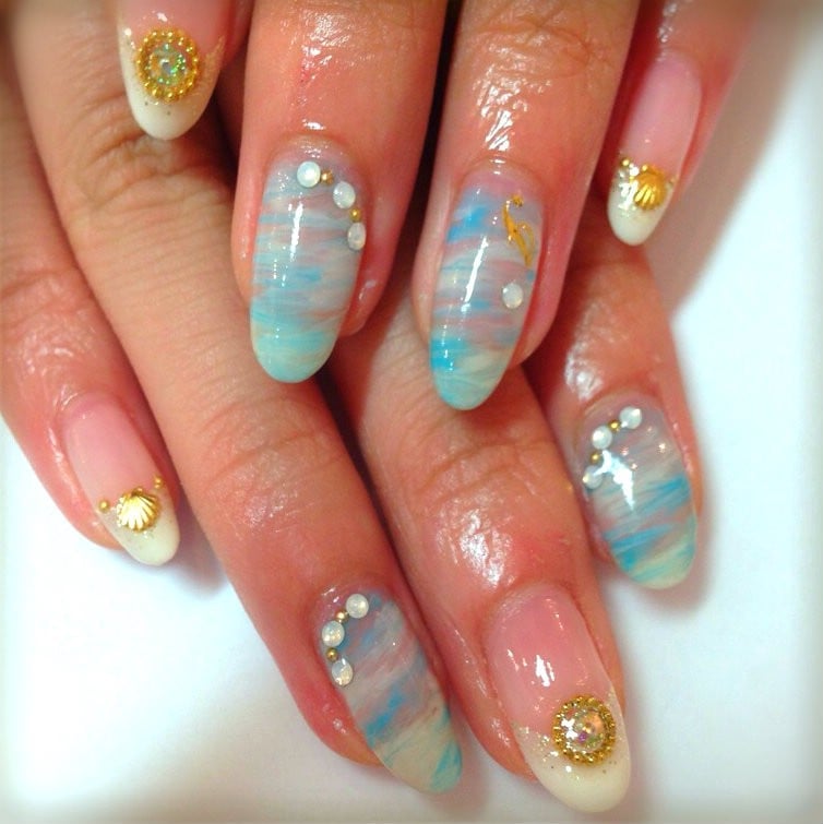Medium Almond Blue White Marble Seashell Nails Medium Almond Blue White Marble Seashell Nails — Trendy Japanese Nails