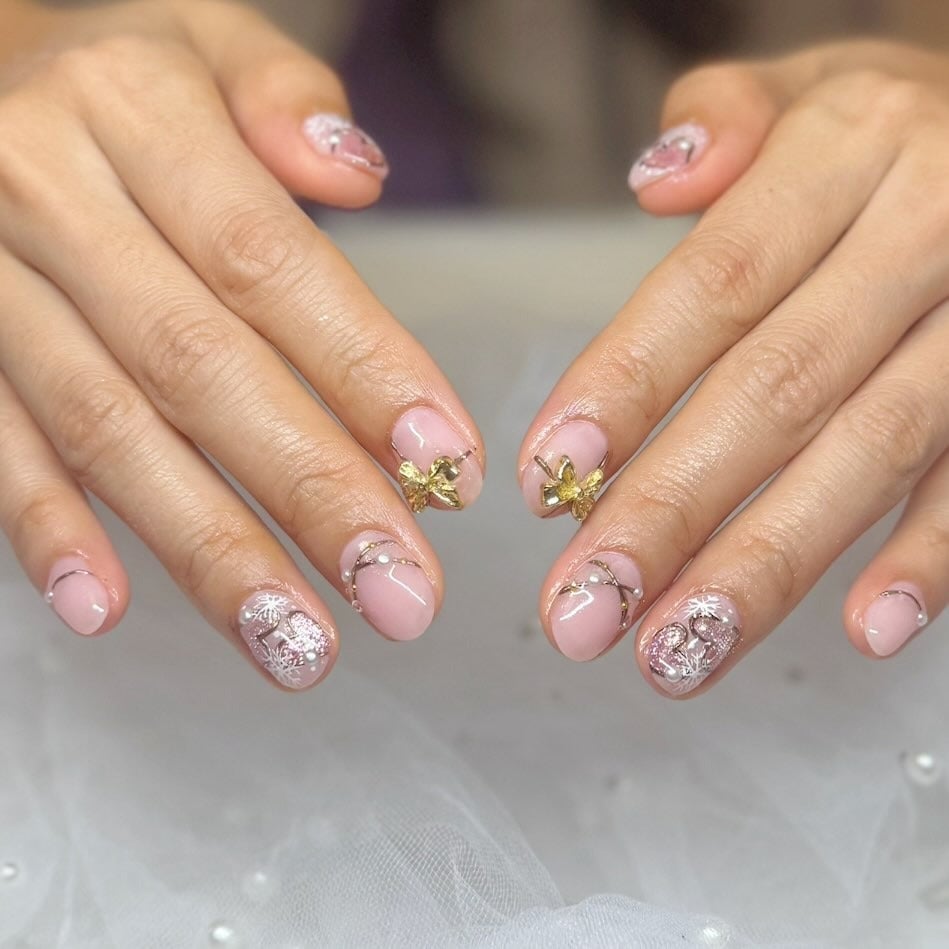 Short Rounded Nude Black White Line Art Nails Short Rounded Nude Black White Line Art Nails — Trendy Japanese Nails
