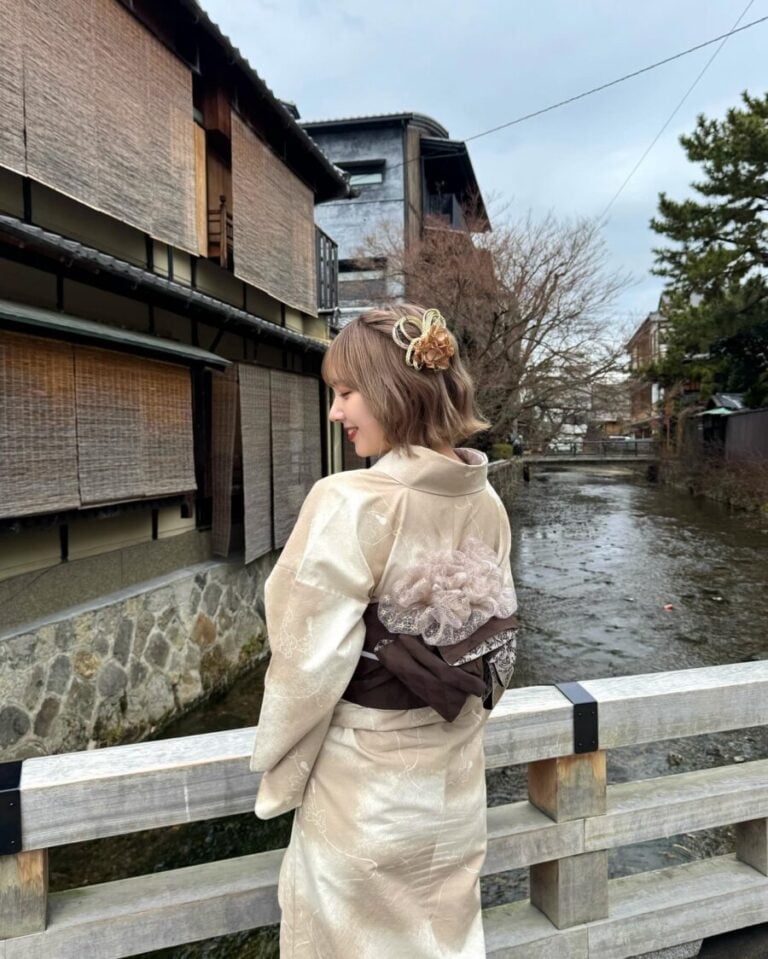Beige Silk Kimono With Brown Obi — Trendy Japanese Outfits