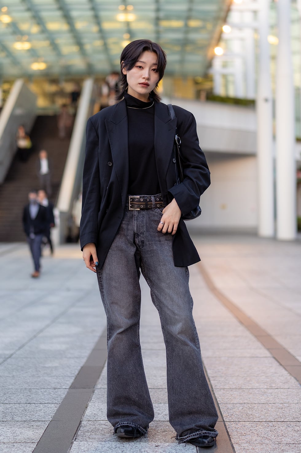 Oversized Blazer With Wide-Leg Jeans — Trendy Japanese Outfits