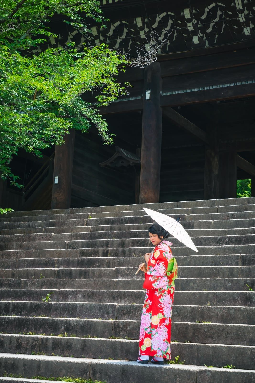 Red Floral Kimono With White Parasol — Trendy Japanese Outfits