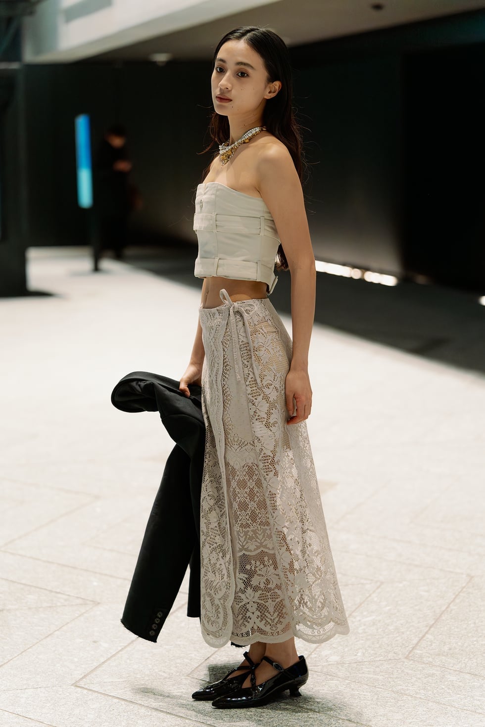 Chic Lace Skirt With Black Blazer — Trendy Japanese Outfits